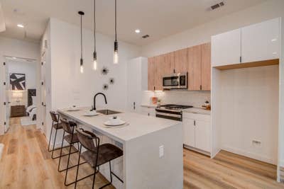 South Side Home, a 4 minute walk to transit stop O Main Photo