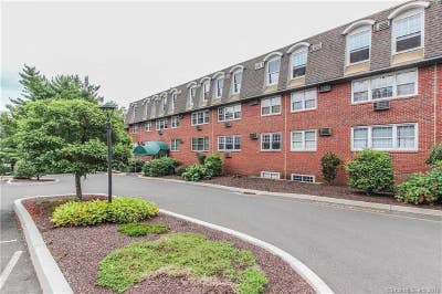 One Bedroom Condo in Danbury Main Photo