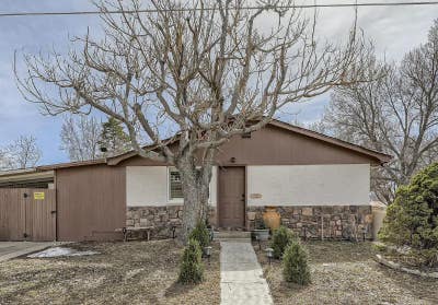 Room in a large shared homegreat neighborhoodfrie Main Photo