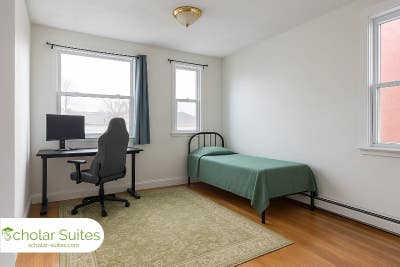 18 Greylock RdUnit Room in a female exclusive uni Main Photo