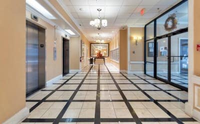 Modern _bed_bath unit on the 8th floor Main Photo