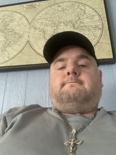 Hi I’m friendly honest and easy to get along with Main Photo