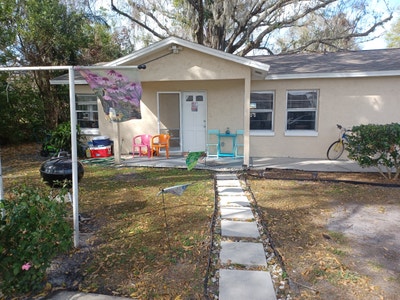 Share a 2 bed/2 bath Lake House $900 Available 5/1 Main Photo