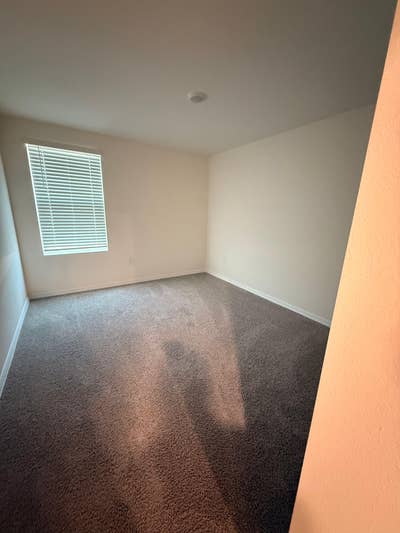 Cozy Bed in Friendly Townhouse Main Photo