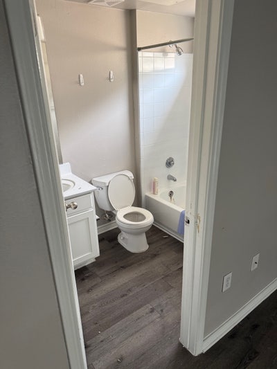 Currently Looking For A Responsible Roommate  Main Photo