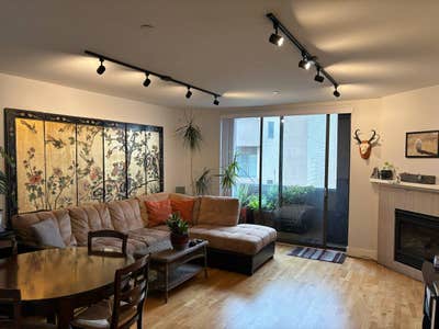 Room for Rent in Modern Condo, Utilities Included Main Photo