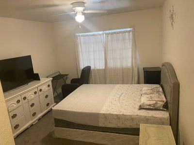 Room and private bathroom for rent Main Photo