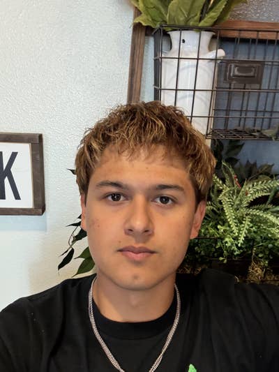 Male student looking for a room in Hanford Main Photo
