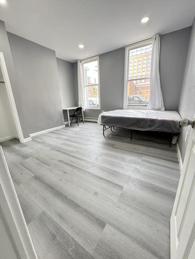 Brand New, free laundry, 7 mins subway  Main Photo