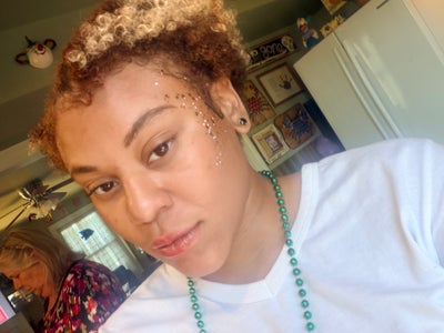 Looking for a reliable place to sleep, shower... Main Photo