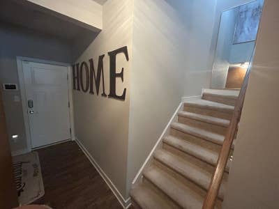 Cozy Room Available in Beautiful Hampton Home Main Photo