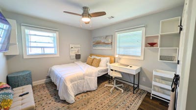 Medium Bedroom_Quiet StreetBig Yard & Modern Comf Main Photo