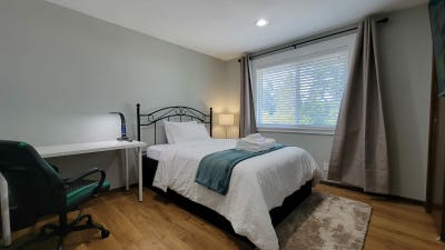 Cozy 1 Bed  3 Shared Bathrooms in Shoreline | Ava Main Photo
