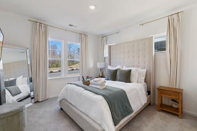  First_Floor Private Bath Suite | Executive Profe Main Photo