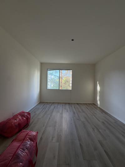 🌴 Private Bedroom + Bathroom on Wilshire Corridor Main Photo