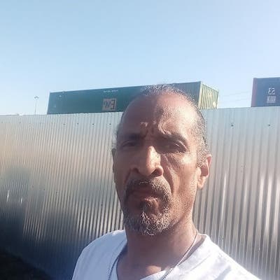 Couple seeks large room Main Photo