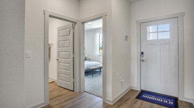 Comfortable room Main Photo