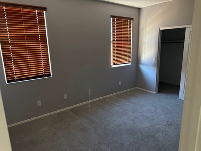 Looking for 2 roommates Main Photo