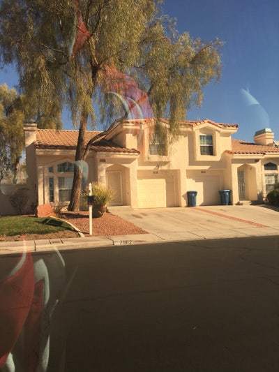 Room and private bathroom for rent Main Photo