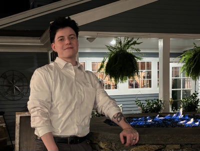 24 year old student looking for a room in MA Main Photo