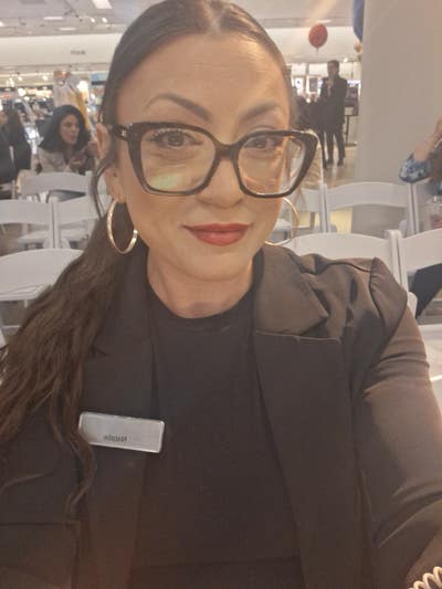 Responsible woman needs Redwood City room now Main Photo