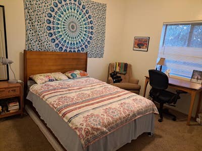 Private room and bath summer sublease - female Main Photo