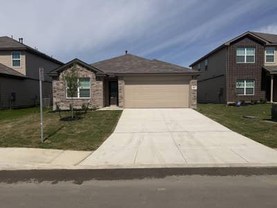 Private Room & Bathroom + Garage + Utilities Main Photo