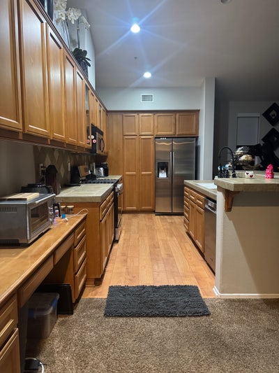 Room for rent with bath Main Photo