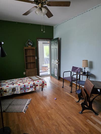 Room with private bath in large home in small town Main Photo