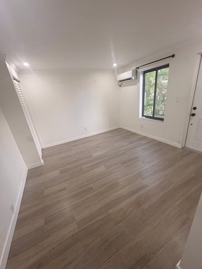 Own entrance  Main Photo