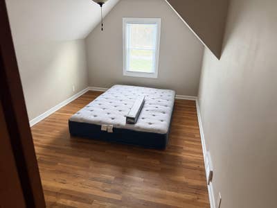 Looking for one roommate Main Photo