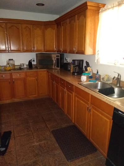 Room for rent in four bedroom house  Main Photo