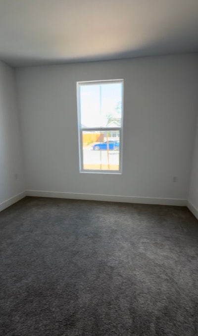 Private room with shared bathroom with 1 Main Photo