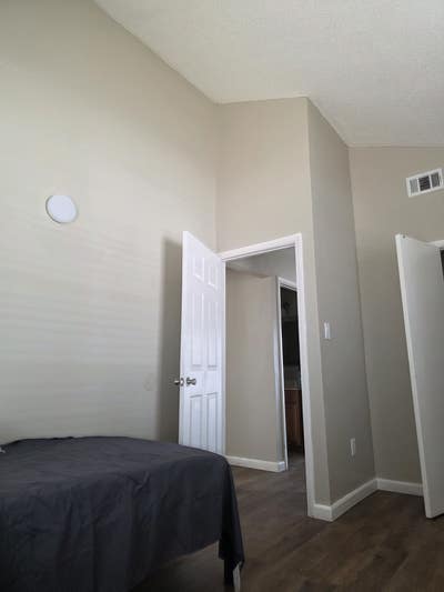 Room in a very quiet and serene home ($600) monthl Main Photo