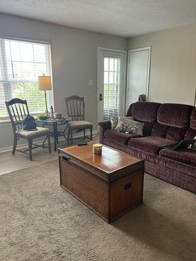 Looking for a roommate. Females preferred! Main Photo