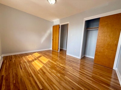 Cozy room in bright, beautiful apartment! Main Photo