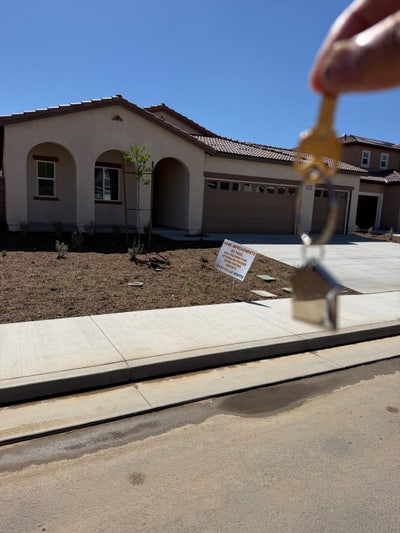 4 Bedroom • 3 bedroom • 3 Car Garage  Main Photo