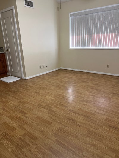 Room available in corona Main Photo