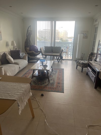 Room with 2 closets and private bathroom Main Photo