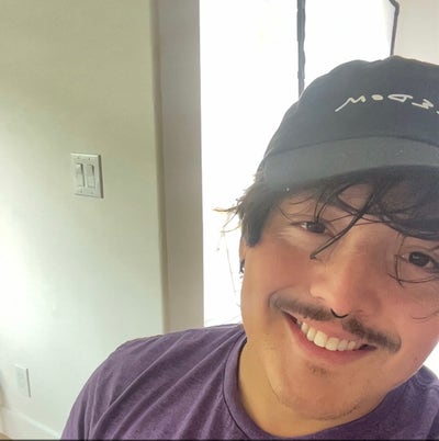 31 year old male looking for Van Nuys room Main Photo