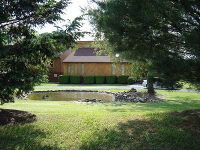 Bedroom & Private Bath in Large Single Family Home Main Photo