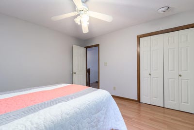 Large Unfurnished Room for Rent with Garage Parkin Main Photo