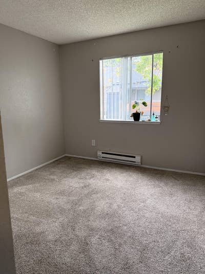 One Room for Rent Main Photo