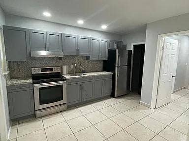 2/1 Duplex with private parking Main Photo