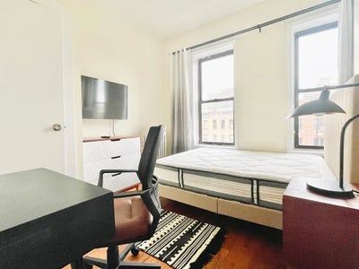 Modern Room near Central Park with HDTV & Gym Main Photo