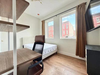 Cozy Room in Prime Neighborhood Main Photo