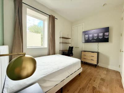 Furnished 4BR Room with AC & Dishwasher Main Photo