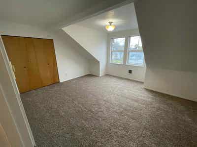 Room for rent in NE Alberta area Duplex Main Photo