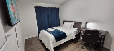 Cozy 1 Bed Share Bathroom in Edmonds_Available _$ Main Photo