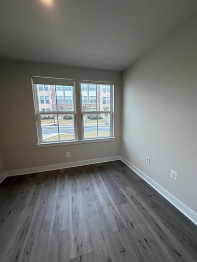 Private 1st Floor Suite | All_Inclusive $1,mo | S Main Photo